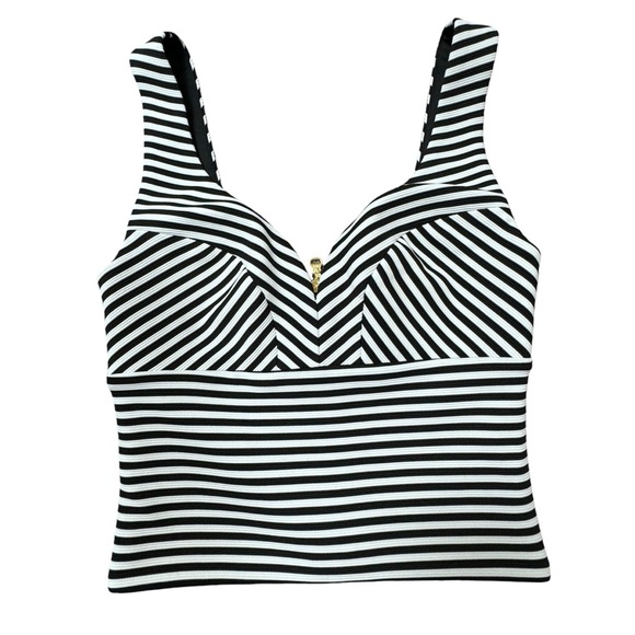 Black and white striped Guess sleeveless crop top. Gold zipper closure. - Picture 6 of 9